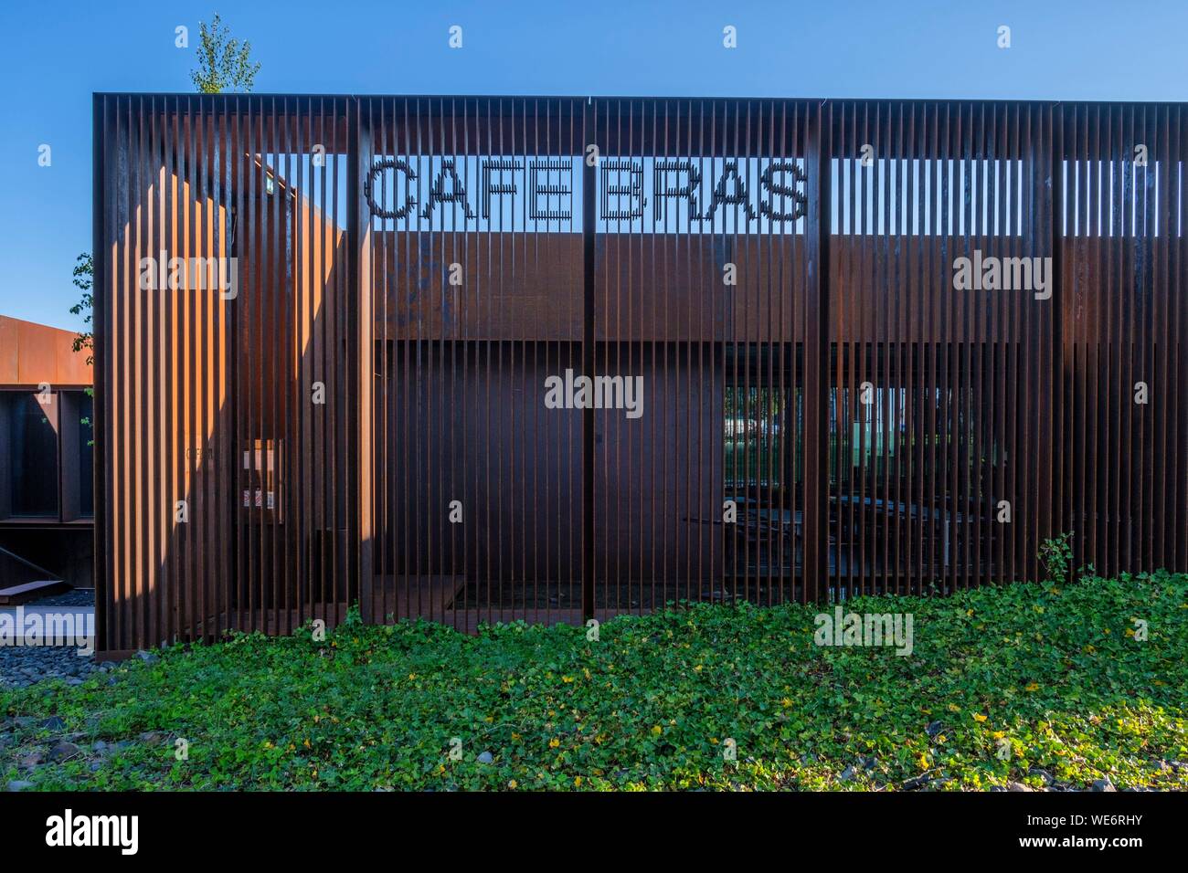 La France, l'Aveyron, Rodez, café Bras, conçu par l'architecte Catalan RCR  associée à Passelac & Roques Photo Stock - Alamy