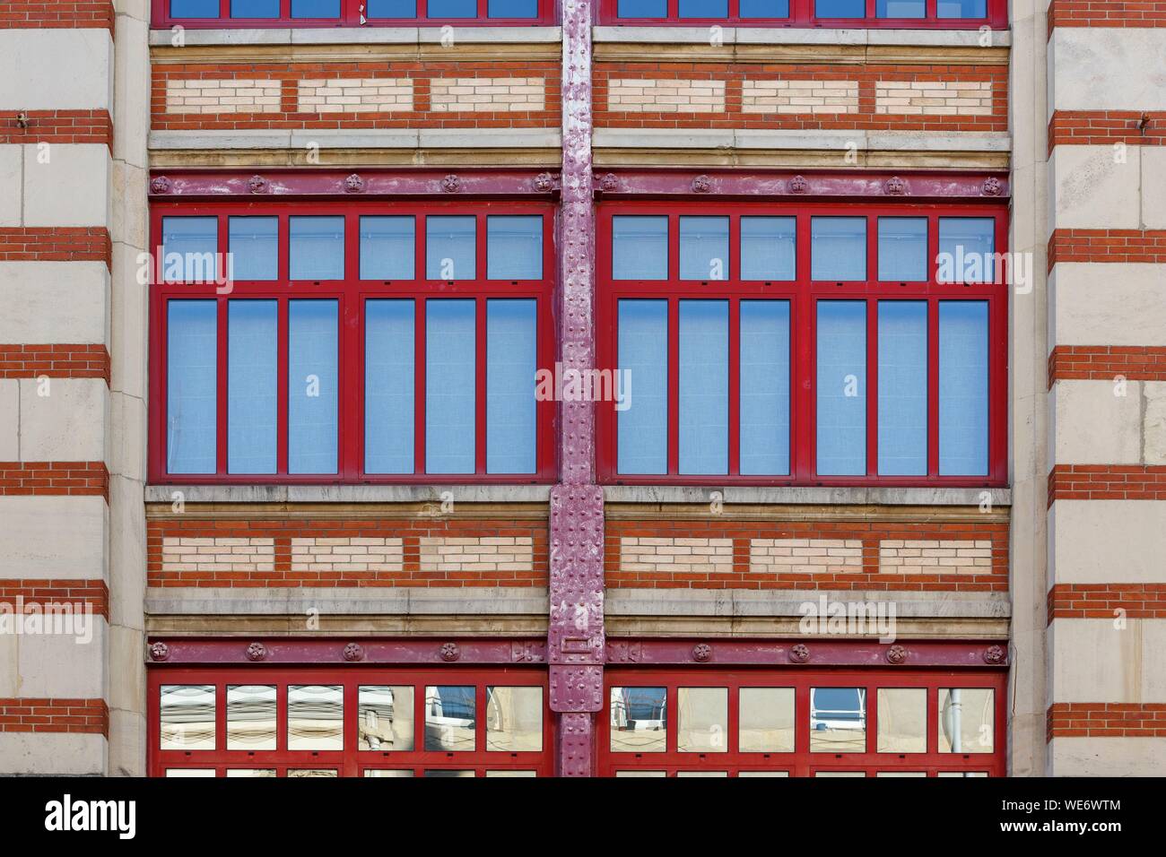 France, Meurthe et Moselle, Nancy, façade de l'Imprimerie Royer dans le style Art Nouveau par l'architecte de l'Ecole de Nancy (école de Nancy), Lucien Weissenburger en 1899-1900, rue Salpetriere s itué dans les bureaux d'aujourd'hui et appartements Banque D'Images