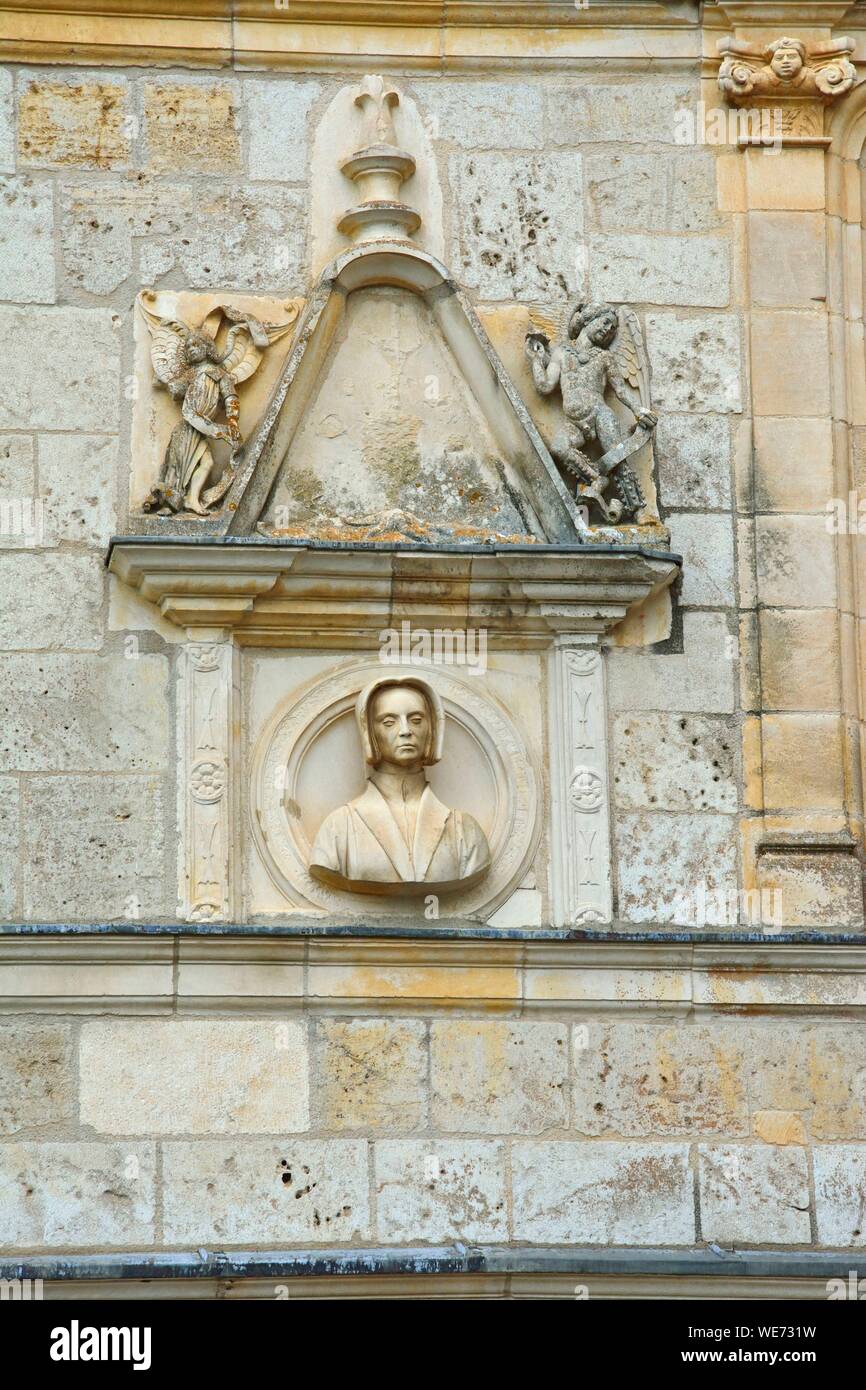 France, Lot, près de Saint Céré, Saint Jean Lespinasse, Château de Montal, détail de la sculpture de la Renaissance, cour buste d'Amaury de Montal Banque D'Images