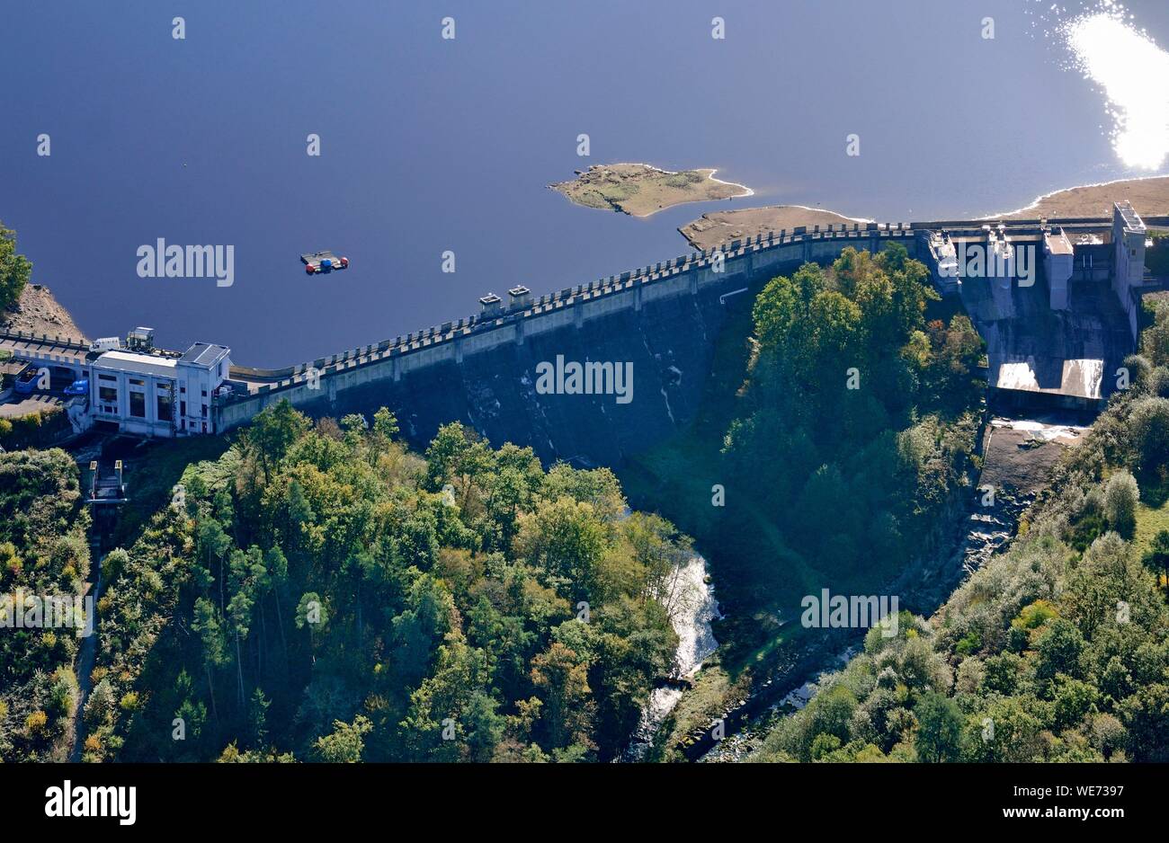 La France, l'Yonne, Barrage du lac artificiel de Crescent. Situé dans le parc naturel régional du Morvan (vue aérienne) Banque D'Images