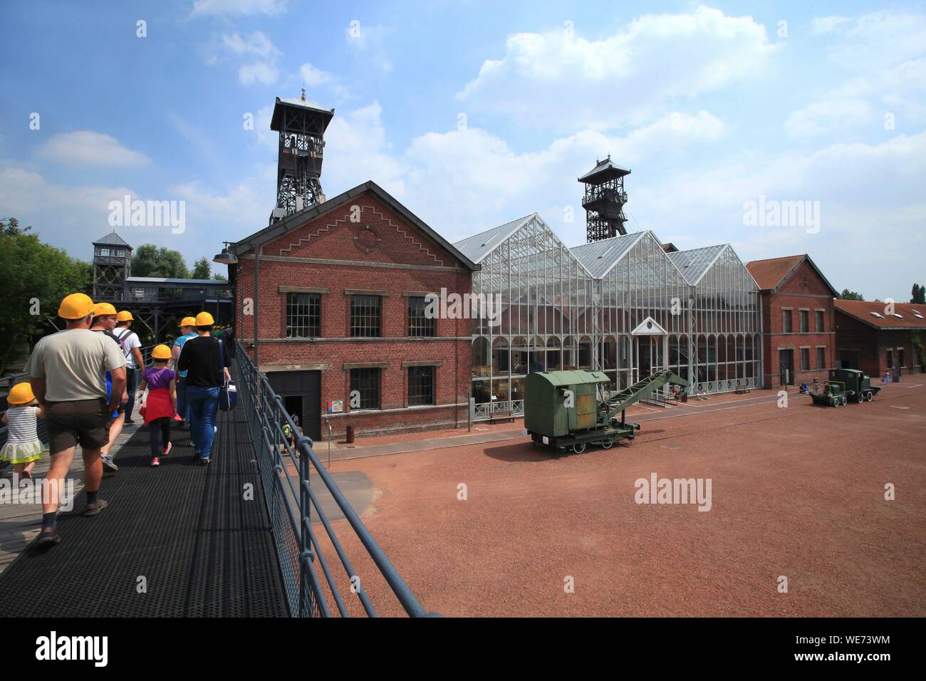 France, Nord, Lewarde, centre minier historique inscrite au Patrimoine Mondial de l'UNESCO, des machines dans la cour principale Banque D'Images