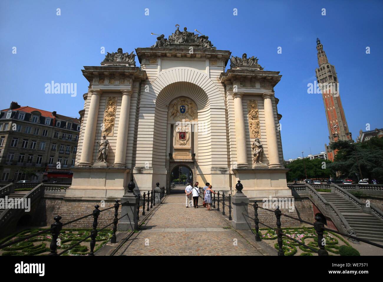 France, Nord, Lille, la Porte de Paris est l'une des portes des anciens remparts de la ville de Lille. Il est classé monument historique en 1875 Banque D'Images