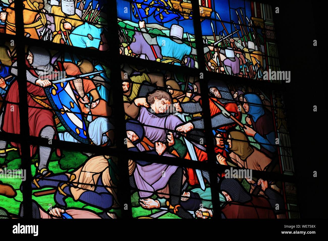 France, Nord, Bouvines, vitraux de l'église Saint Pierre de Bouvines, vue intérieure Banque D'Images