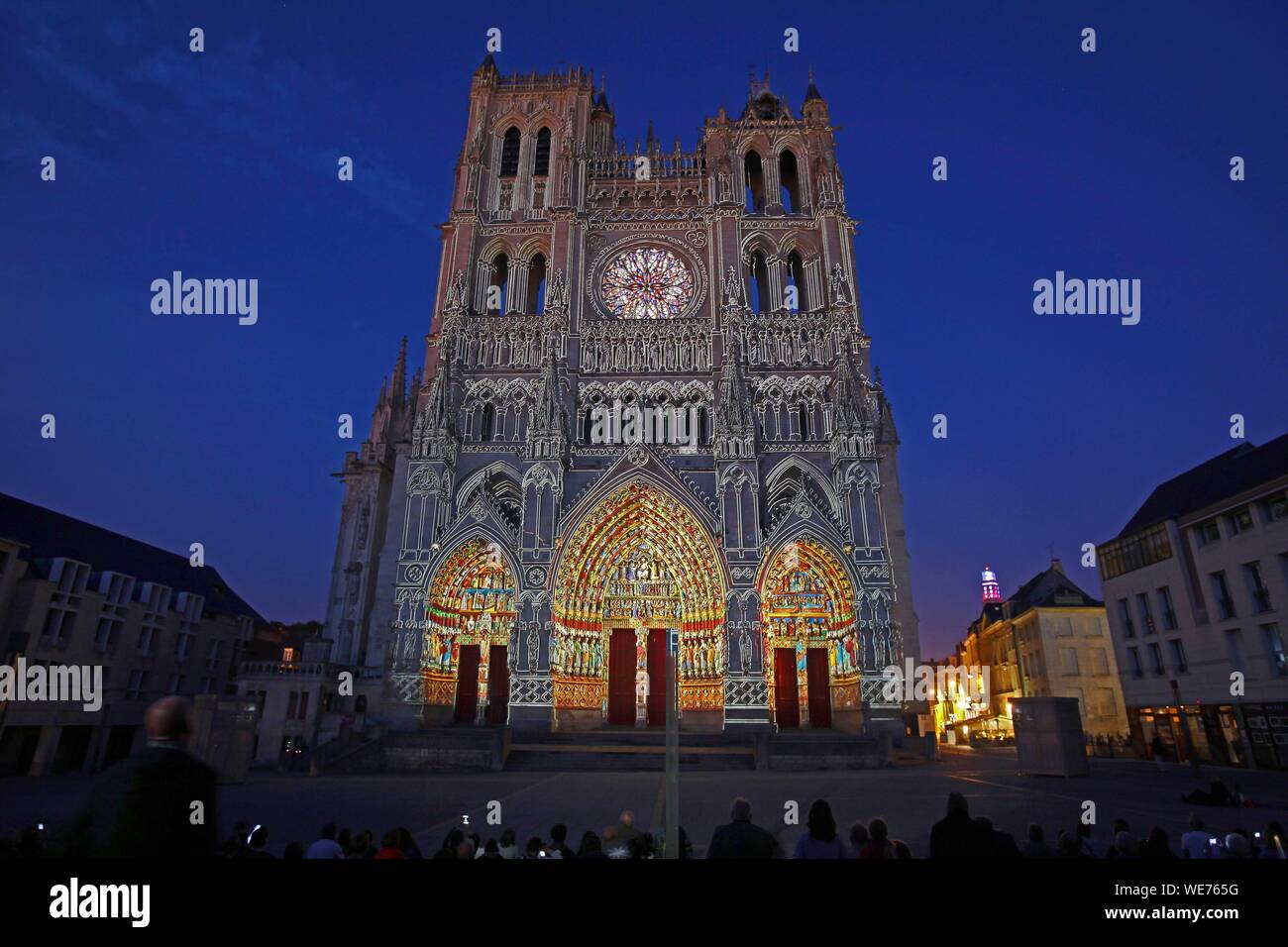 France, Picardie, Amiens, Cathédrale Notre-Dame d'Amiens Cathédrale classée au Patrimoine Mondial de l'UNESCO, spectacle sons et lumières sur la façade de la cathédrale Banque D'Images