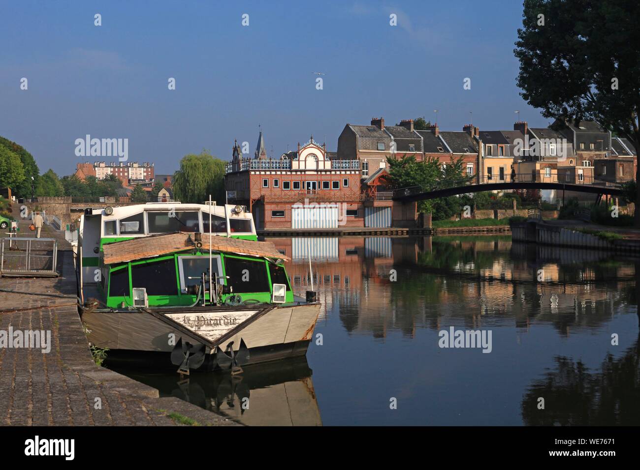 France, Picardie, Amiens, la base nautique d'Amiens sur les rives de la  Somme et de la passerelle (Samarobriva Samarobriva est le nom de la ville  de Amiens dans la gallo romaine Photo