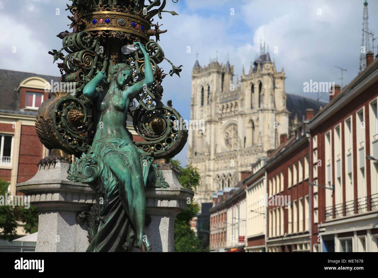 France, Picardie, Amiens, horloge Dewailly par Emile Ricquier à Amiens (Coin rue des Sergents rue Dusevel, Amiens) Banque D'Images