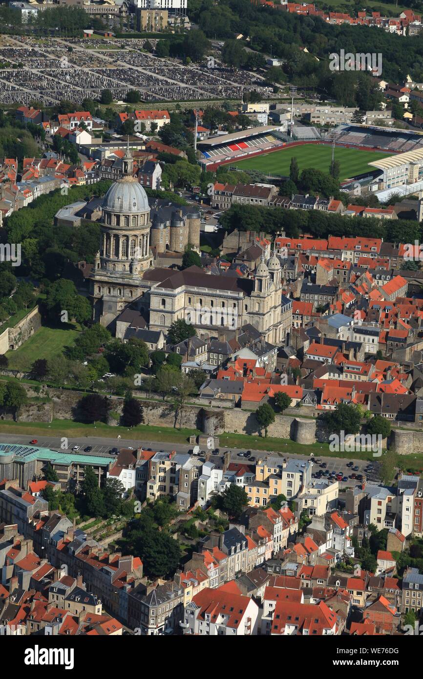 La France, Pas de Calais, Boulogne sur Mer, l'église Notre Dame de l'IMMACULEE Conception Basilique dans la haute ville de Boulogne-sur-Mer, vue aérienne Banque D'Images