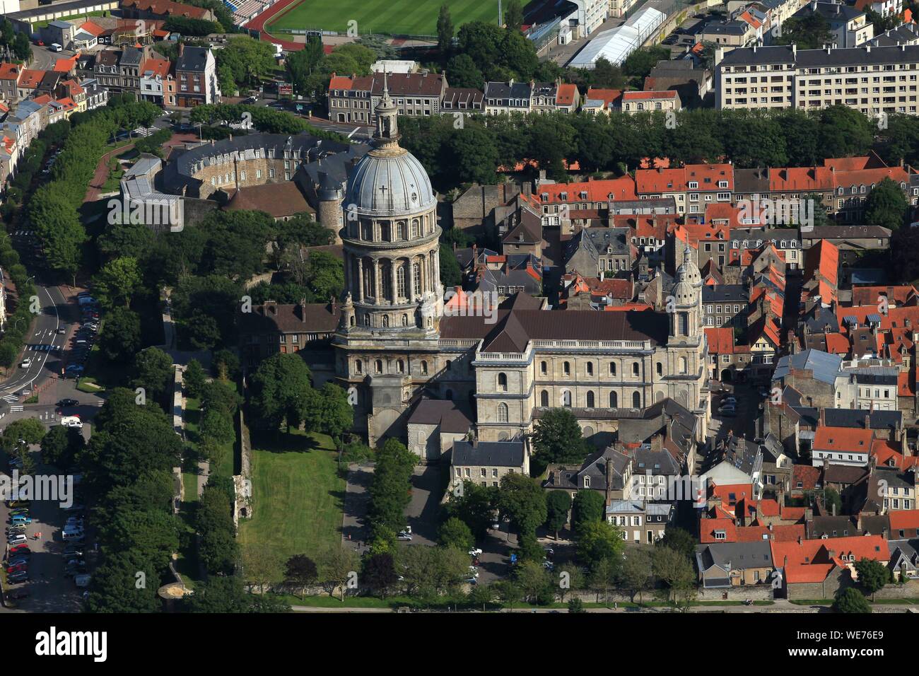 La France, Pas de Calais, Boulogne sur Mer, l'église Notre Dame de l'IMMACULEE Conception Basilique dans la haute ville de Boulogne-sur-Mer, vue aérienne Banque D'Images