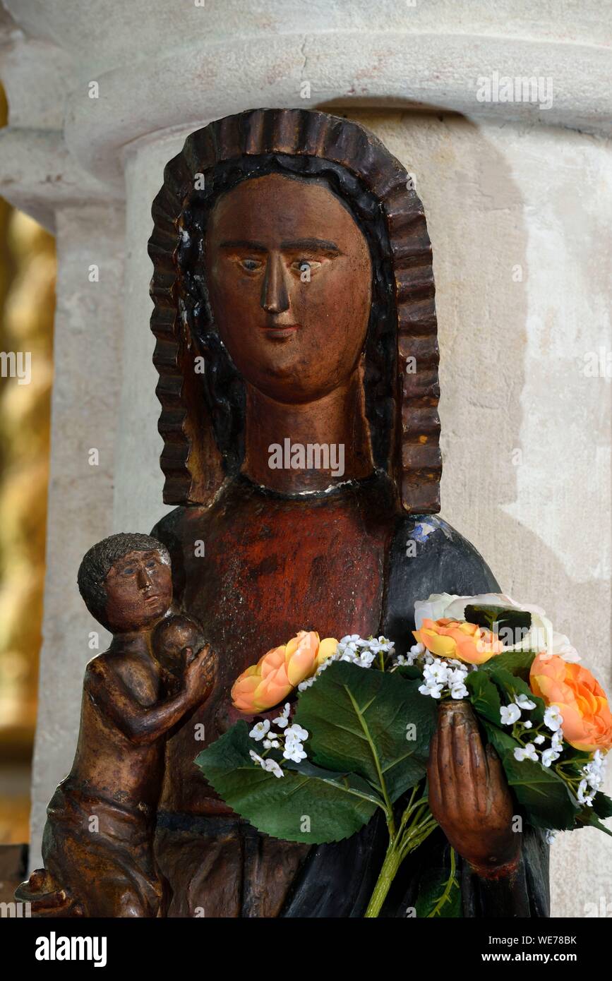 France, Doubs, Mouthier Haute Pierre, l'église Saint Laurent en date du 15ème siècle, en face du choeur, statue en bois du 15ème siècle, Notre-Dame de Brey Banque D'Images