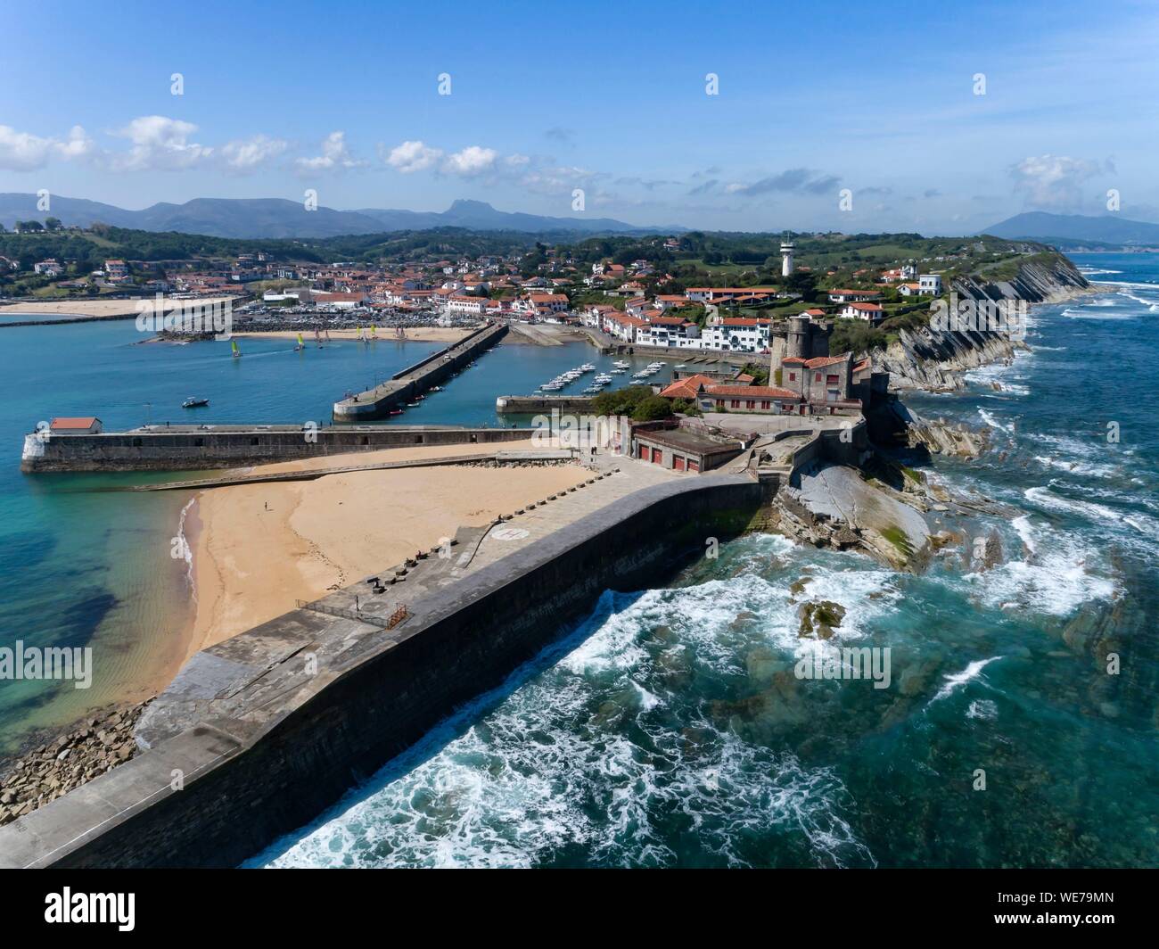 France, Pyrénées Atlantiques, Pays Basque, Ciboure, Ciboure et Fort Socoa (vue aérienne) Banque D'Images