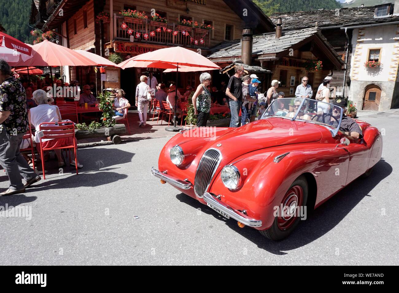 Suisse, Valais, Val d'Herens, village de Evolene durant la 15e août festival midsummer, y compris un défilé, flokloric les chansons et les danses, concerts de cor des alpes Banque D'Images