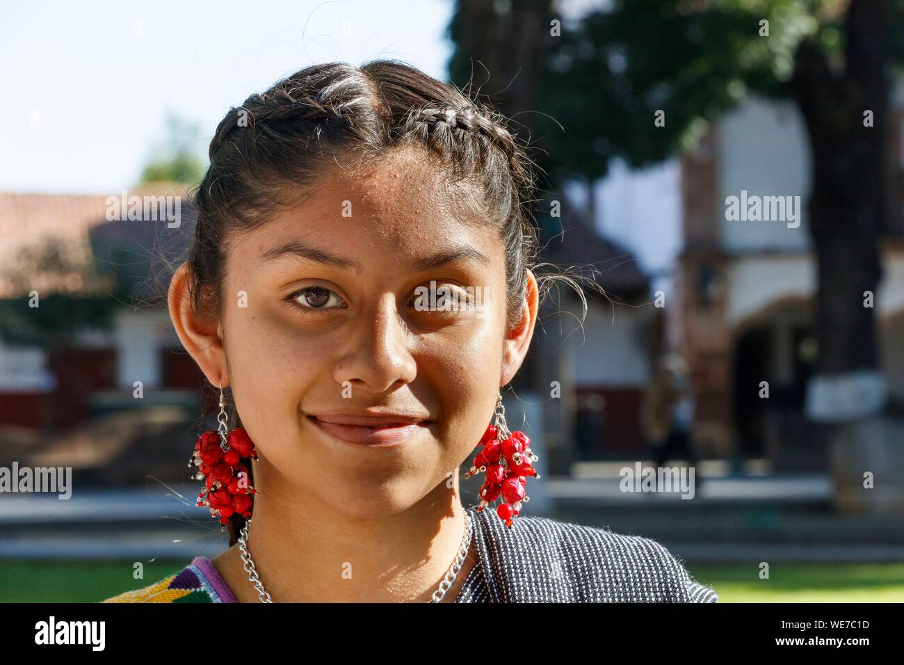 Le Mexique, l'état de Michoacan, Patzcuaro, young woman portrait Banque D'Images