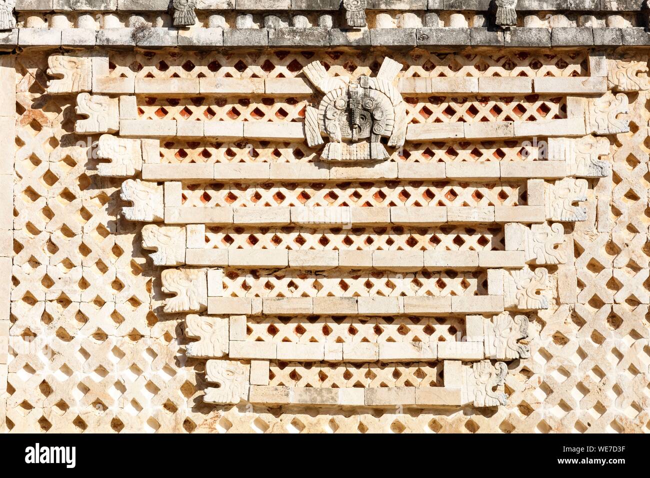 L'état du Yucatan, Mexique, Uxmal, inscrite au Patrimoine Mondial de l'UNESCO, la Nunnery quadrangle, motifs symboliques Banque D'Images