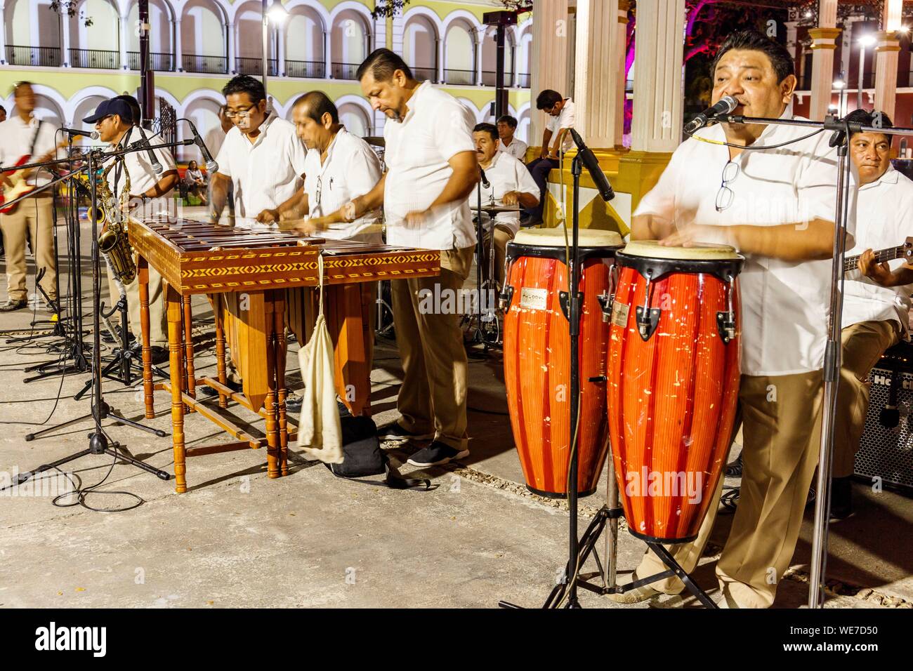 Le Mexique, l'État de Campeche, Campeche, ville fortifiée inscrite au Patrimoine Mondial de l'UNESCO, marimba musiciens Banque D'Images