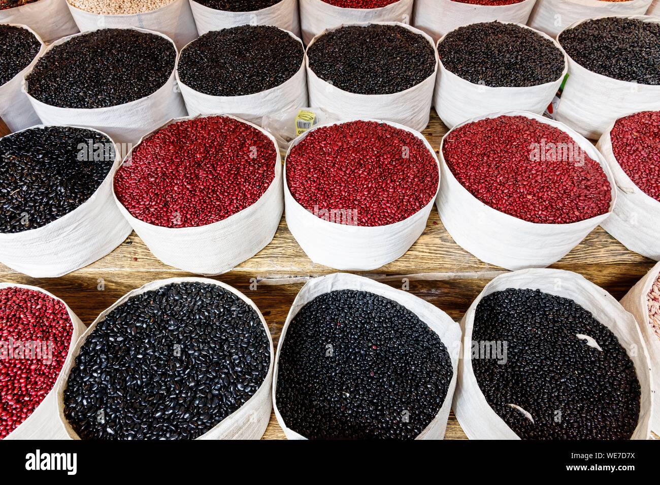 Le Mexique, l'état du Chiapas, San Cristobal de las Casas, haricots rouges et noirs (sacs) frijoles Banque D'Images