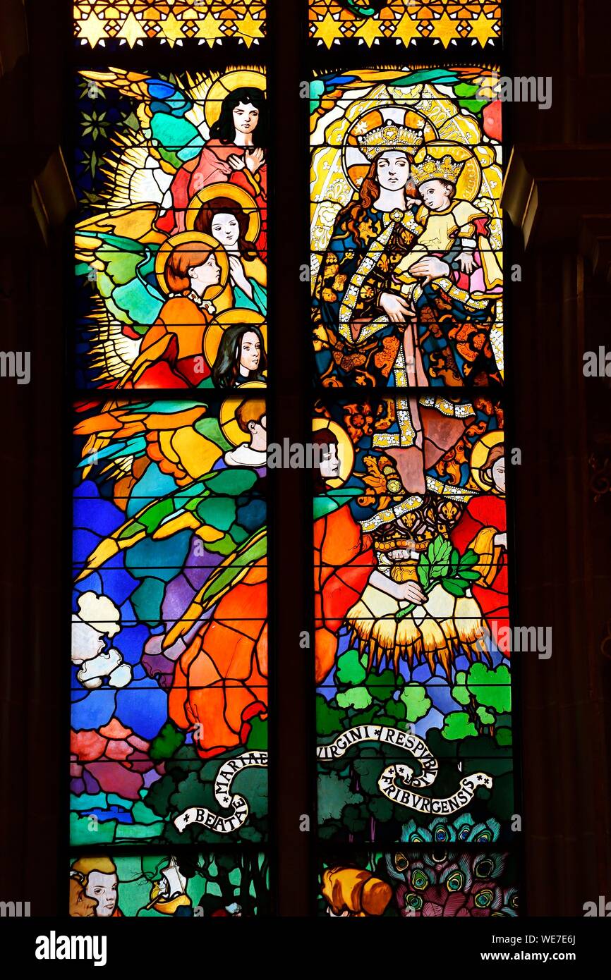 Vitraux vierge marie Banque de photographies et d’images à haute