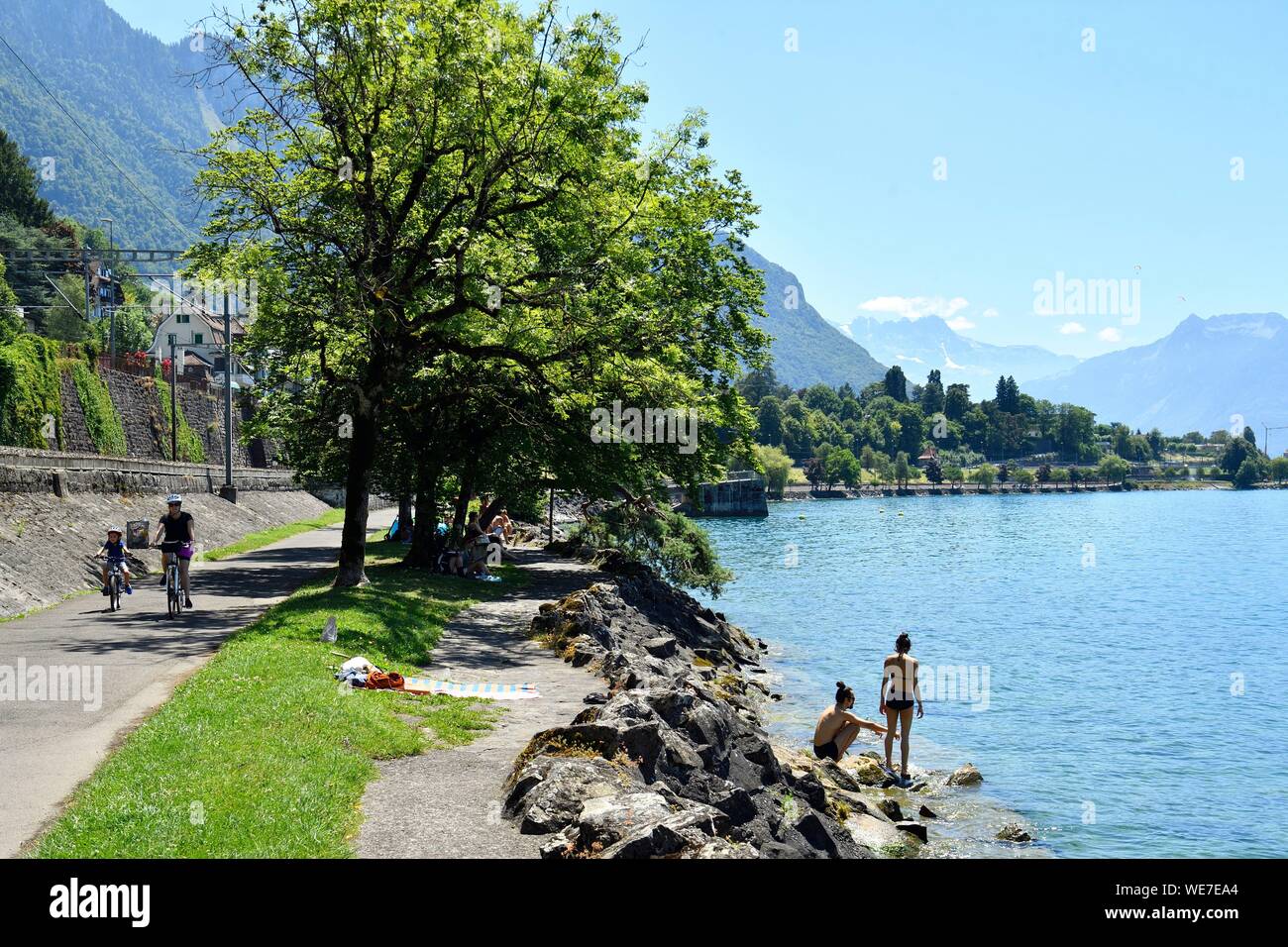 Suisse, Canton de Vaud, le lac de Genève, Veytaux, au sud de Montreux, promenade le long du lac de Genève Banque D'Images