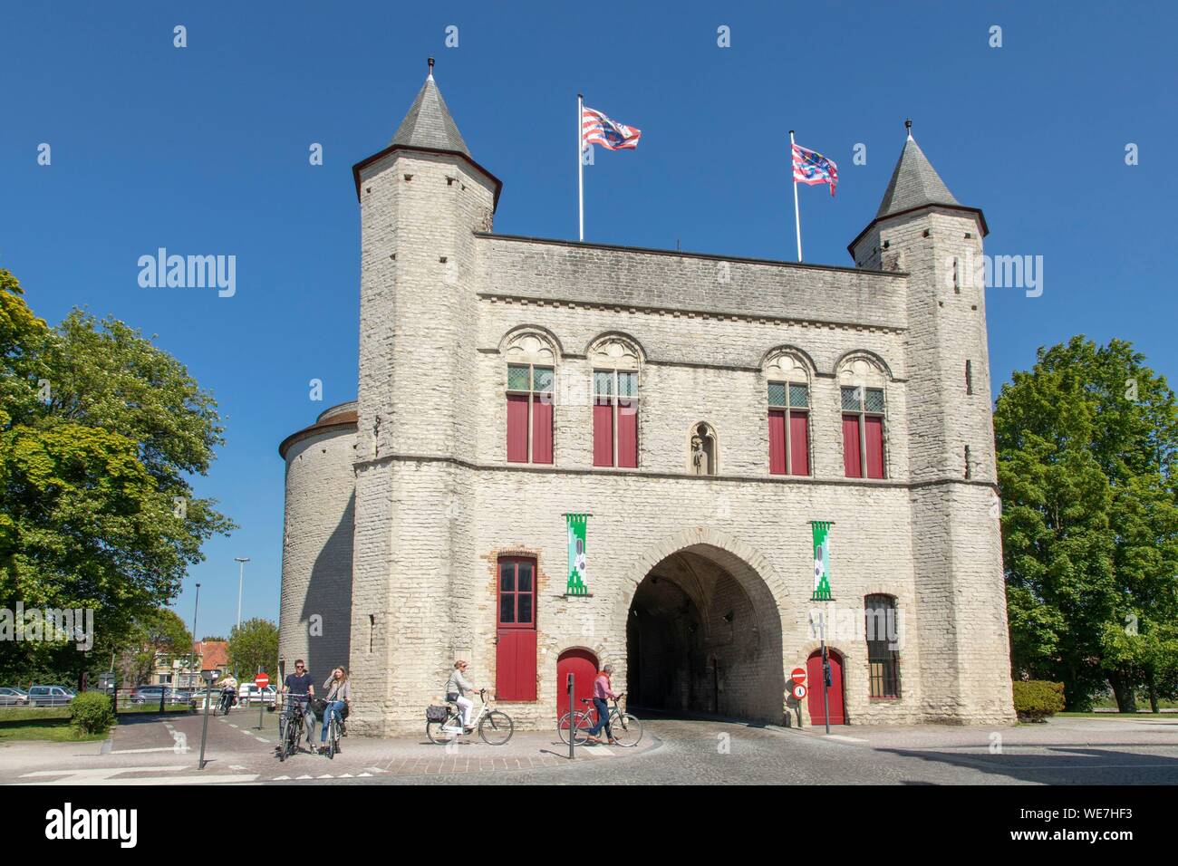 Belgique, Flandre occidentale, Bruges, centre historique classé au Patrimoine Mondial de l'UNESCO, porte Kruispoort, ancienne porte de la ville du 14ème siècle Banque D'Images