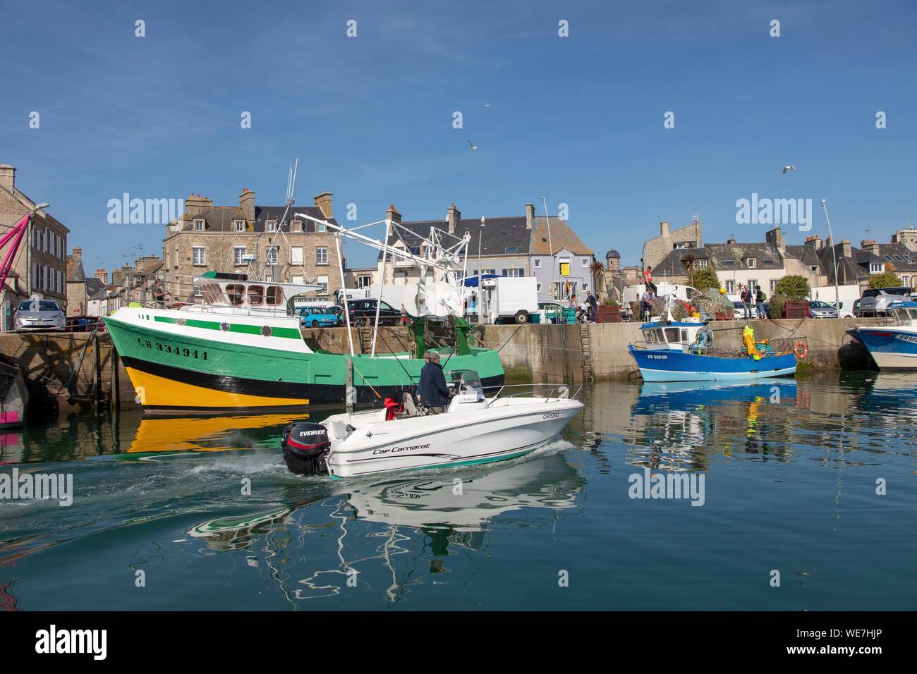 France, Manche, Saint Vaast La Hougue, le port Photo Stock - Alamy