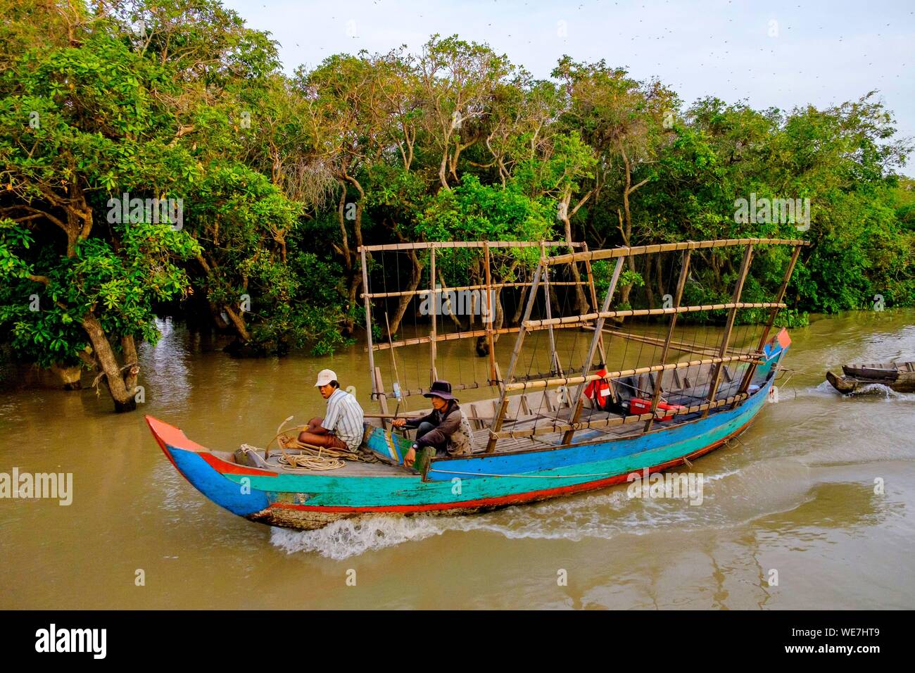 Le Cambodge, Kompong Phluc Phluc ou Kampong, près de Siem Reap, les pêcheurs près de la forêt inondée sur les rives du lac Tonlé Sap Banque D'Images