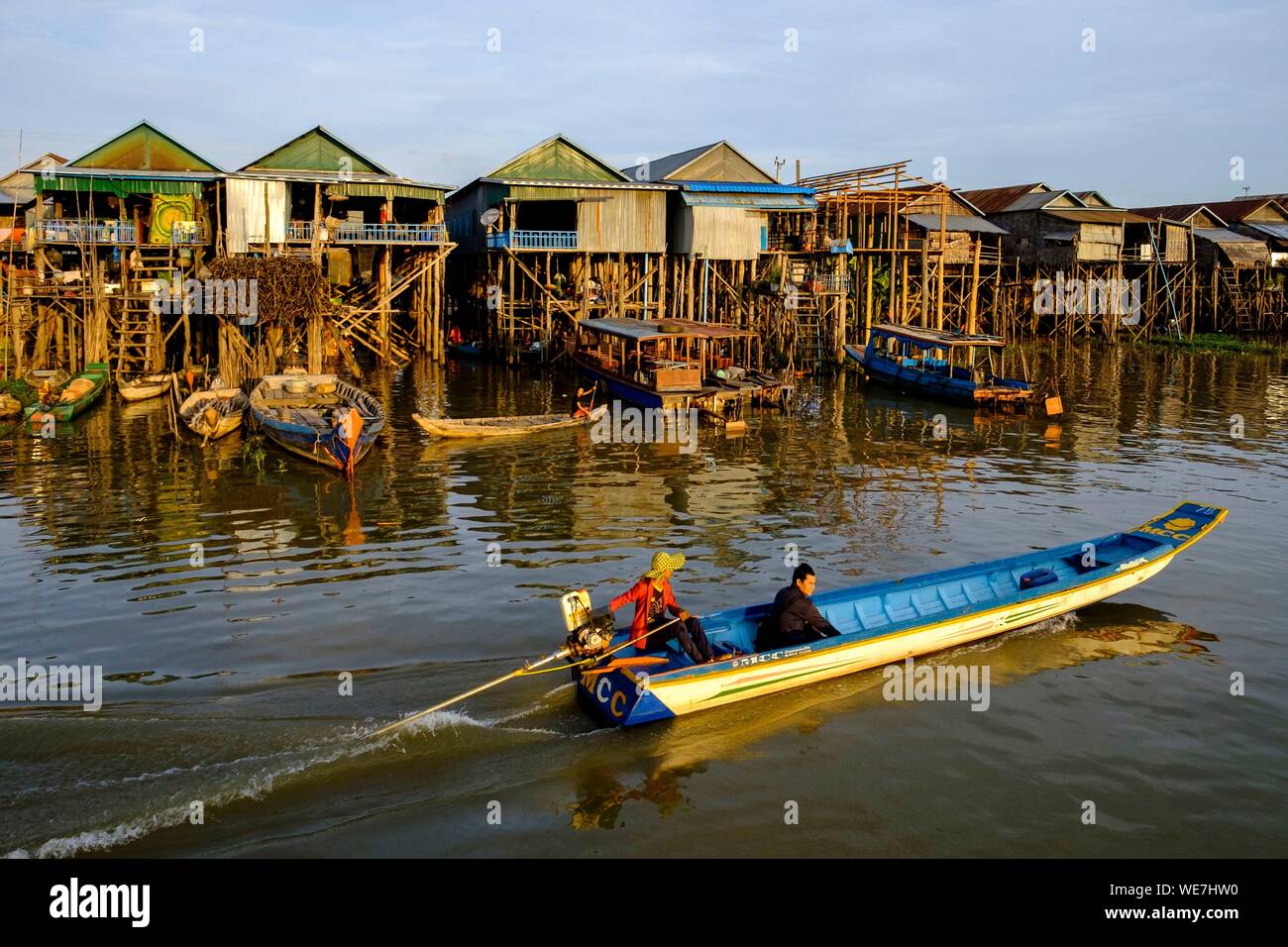 Le Cambodge, Kompong Phluc Phluc ou Kampong, près de Siem Reap, maison sur pilotis village, forêt inondée sur les rives du lac Tonlé Sap Banque D'Images