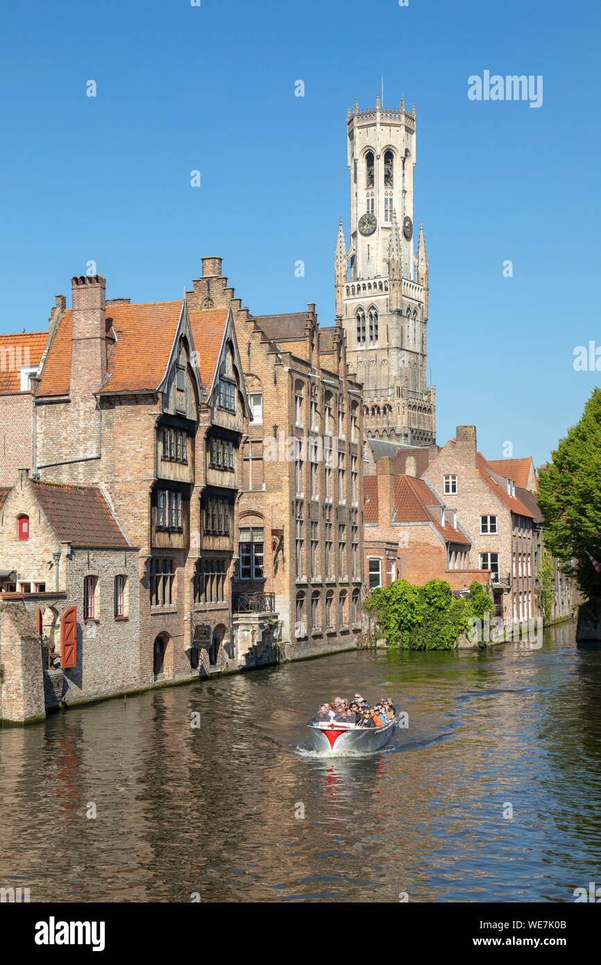 Belgique, Flandre occidentale, Bruges, centre historique classé au Patrimoine Mondial par l'UNESCO, quai du Rosaire et le Beffroi Banque D'Images