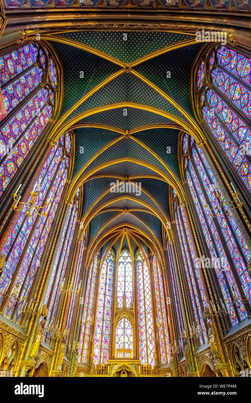 France, Paris, région classée au Patrimoine Mondial de l'UNESCO, l'Ile de la Cité, Sainte Chapelle, vitraux de la chapelle haute Banque D'Images