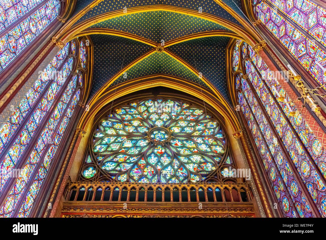 France, Paris, région classée au Patrimoine Mondial de l'UNESCO, l'Ile de la Cité, Sainte Chapelle, vitraux de la chapelle haute Banque D'Images