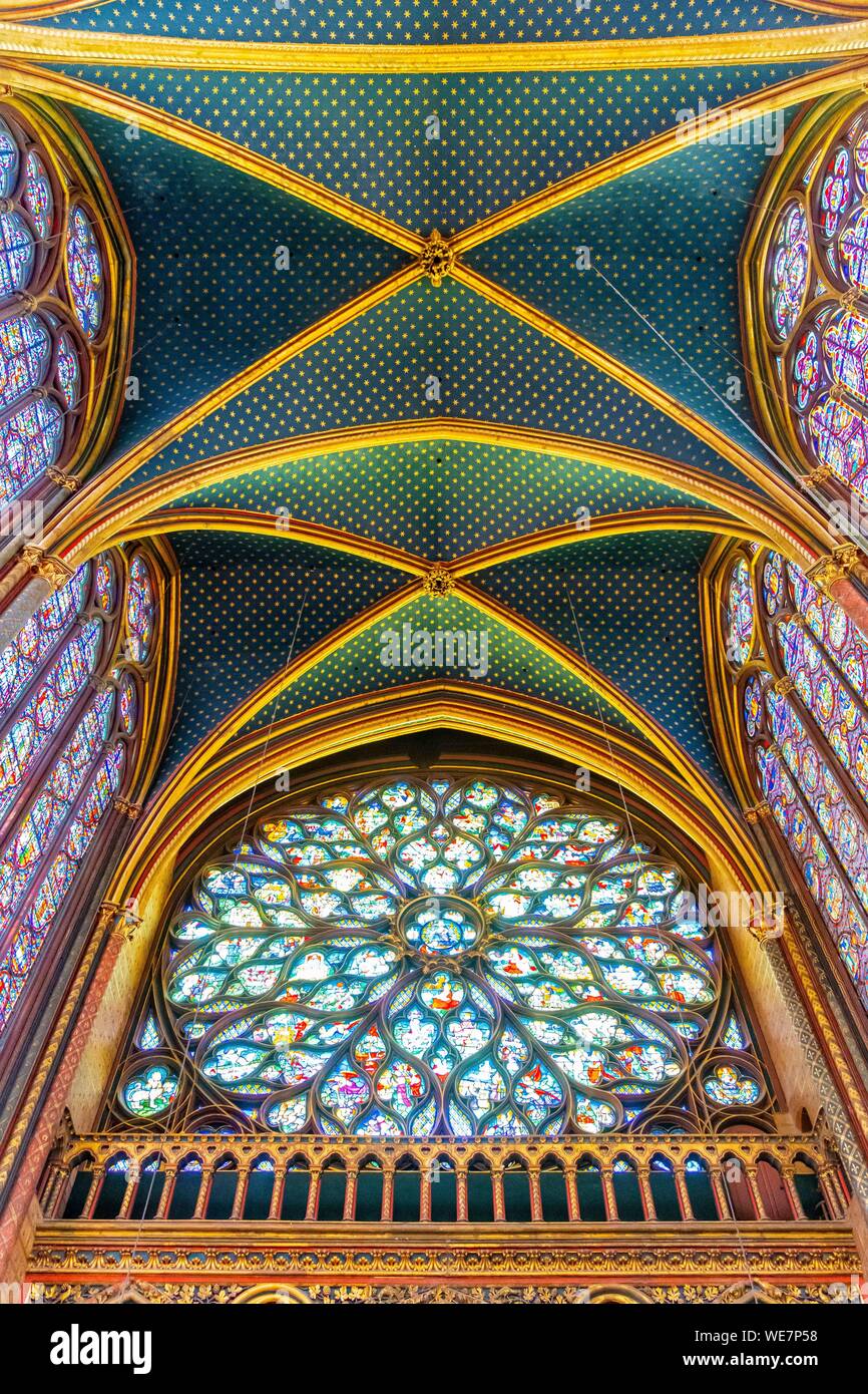 France, Paris, région classée au Patrimoine Mondial de l'UNESCO, l'Ile de la Cité, Sainte Chapelle, vitraux de la chapelle haute Banque D'Images