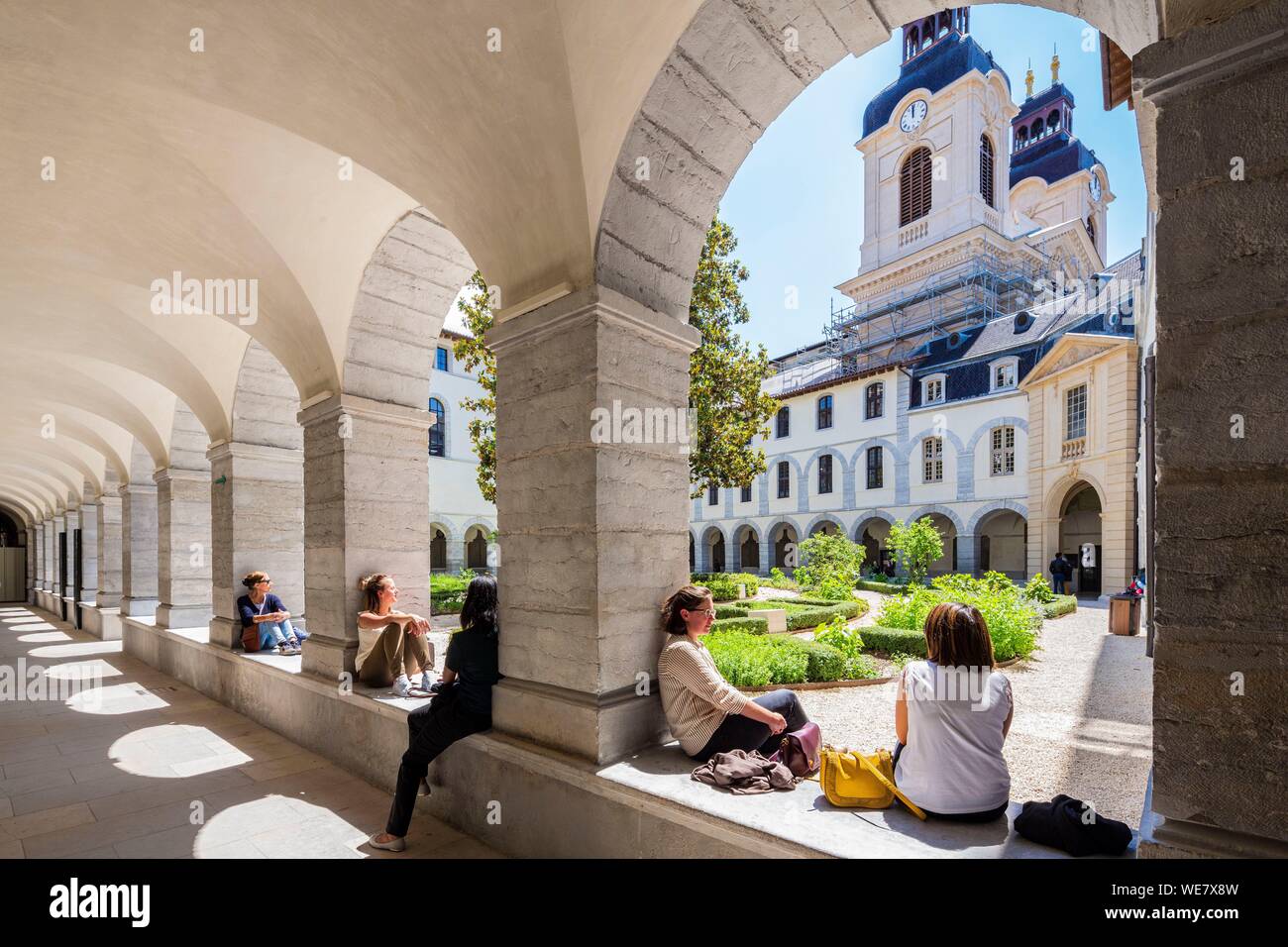 France, Rhône, Lyon, la Presqu'île, le centre historique classé Patrimoine Mondial de l'UNESCO, le Grand Hôtel-Dieu, le cloître Banque D'Images