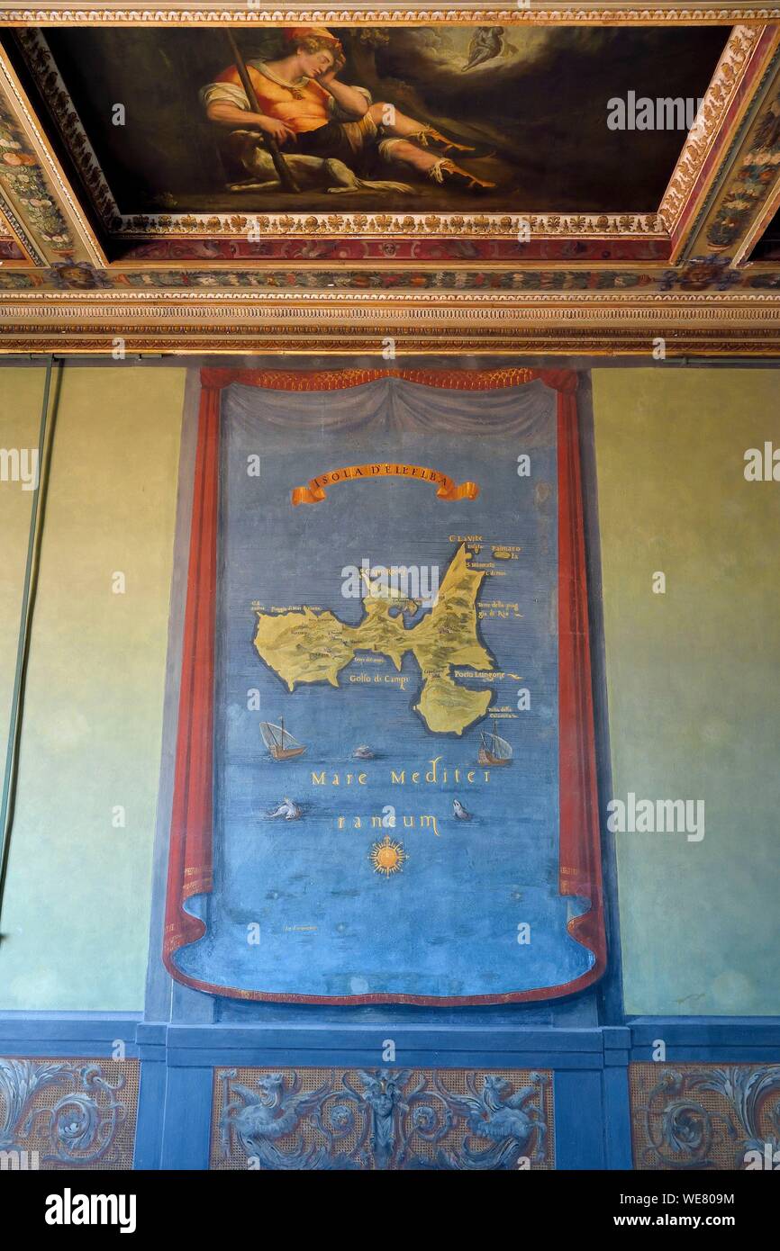Italie, Toscane, Florence, inscrite au Patrimoine Mondial de l'UNESCO, Galleria degli Uffizi (Galerie des Offices) musée, carte géographique chambre décorée avec des cartes illustrant la domaine florentin, l'état de Sienne et l'île d'Elbe Banque D'Images