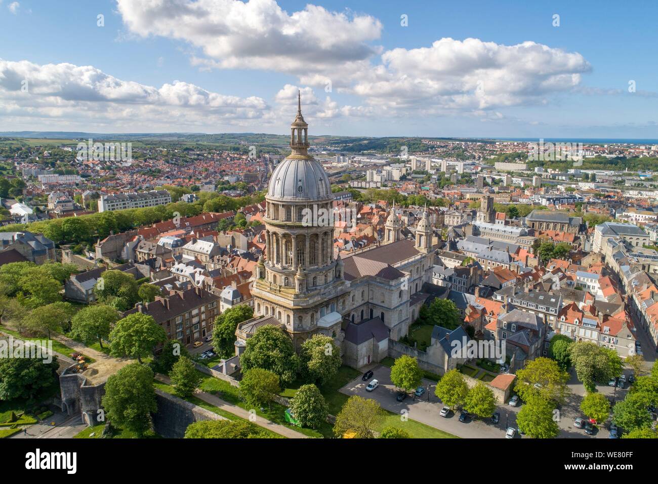 La France, Pas de Calais, Boulogne sur Mer, Basilique Notre Dame de l'IMMACULEE Conception (vue aérienne) Banque D'Images