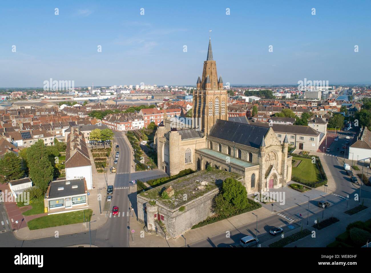 France, Pas-de-Calais, Calais, l'église Notre-Dame de Calais du 15ème siècle (vue aérienne) Banque D'Images