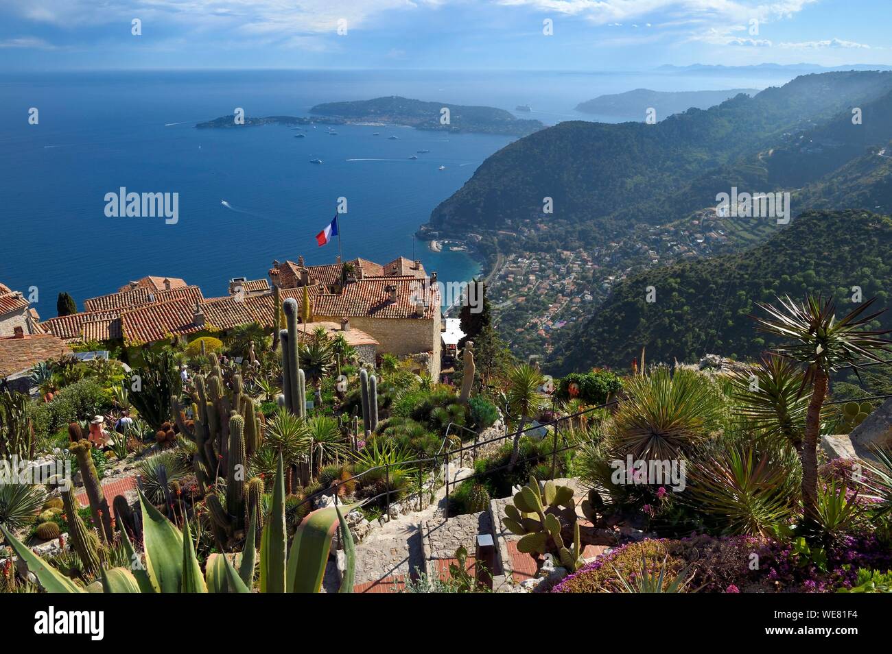 France, Alpes Maritimes, le village perché d'Eze et son jardin exotique, Saint Jean Cap Ferrat dans l'arrière-plan Banque D'Images