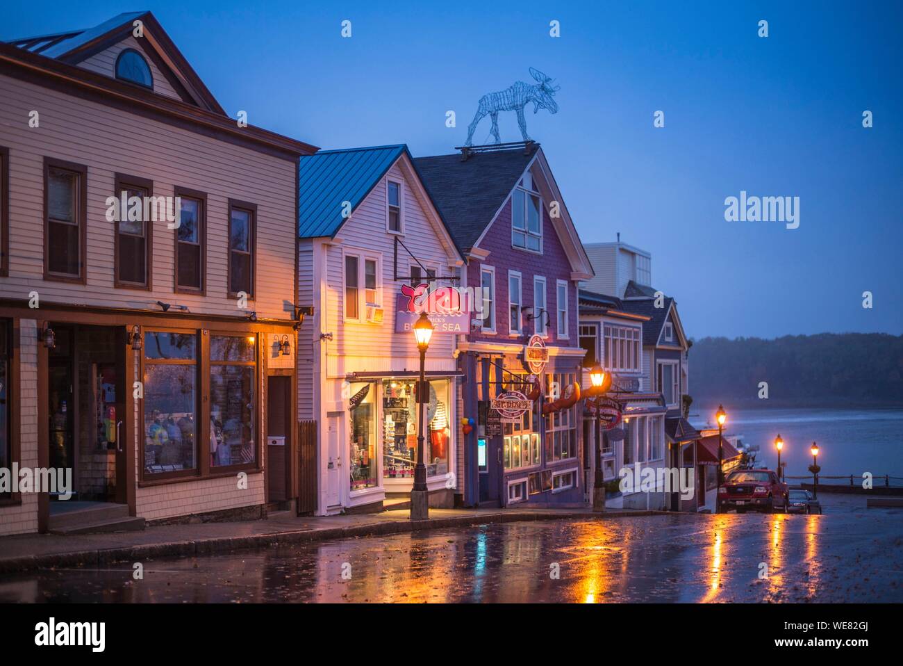 Etats-unis (Maine), Mt. Île déserte, Bar Harbour, les restaurants le long de la rue Main, automne, Dawn Banque D'Images