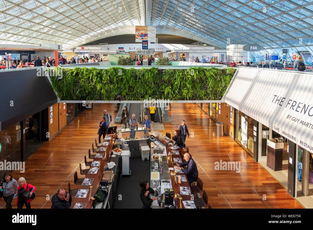 France, Val d'Oise, Roissy-en-France, Roissy Charles De Gaulle 2F, hall d'embarquement Banque D'Images