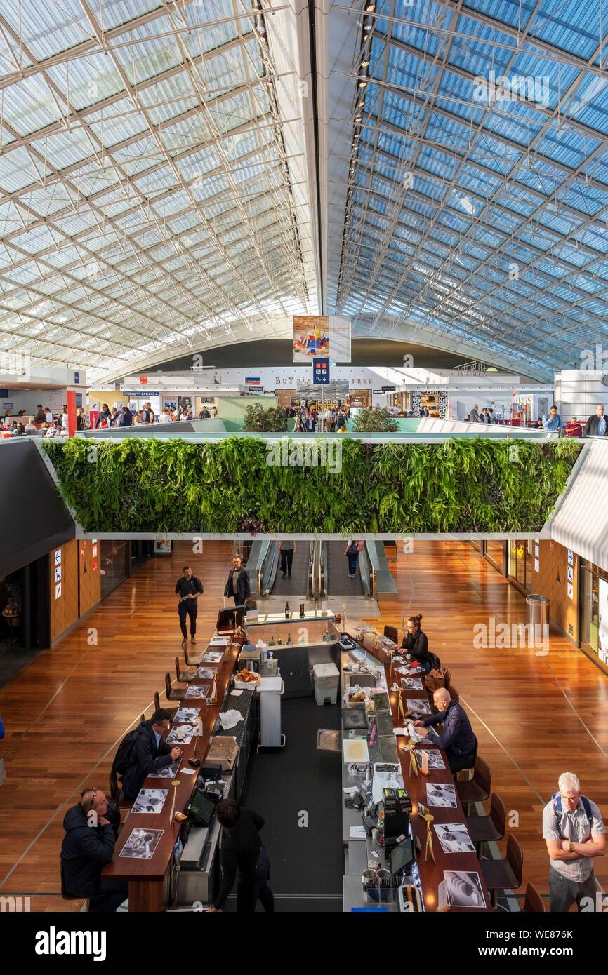 France, Val d'Oise, Roissy-en-France, Roissy Charles De Gaulle 2F, hall d'embarquement Banque D'Images