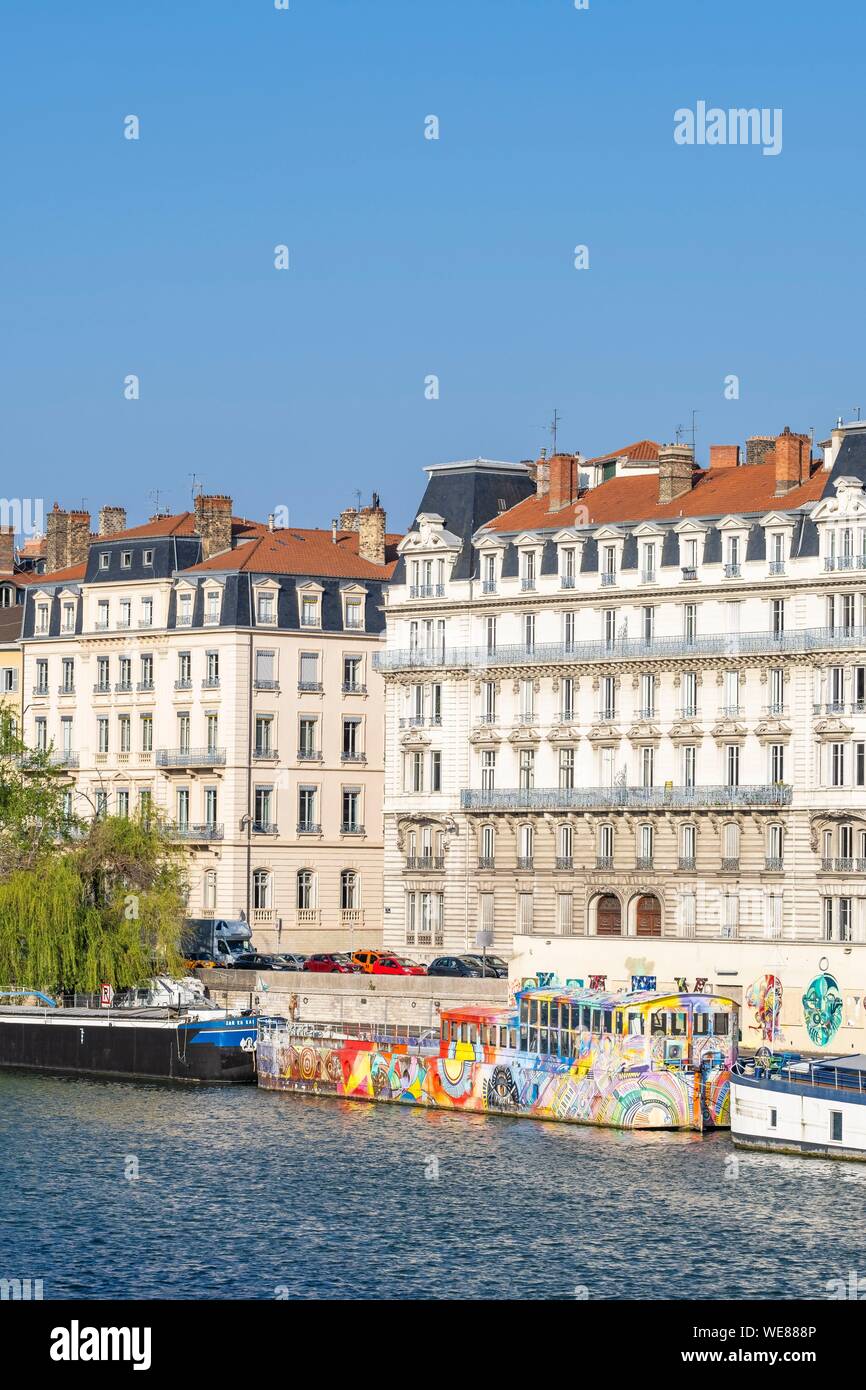 France, Rhône, Lyon, quai du Maréchal Joffre, mytoc.fr barge, un 38 mètres, oeuvre d'art, est une plate-forme culturelle amarré sur les berges de la Saône Banque D'Images