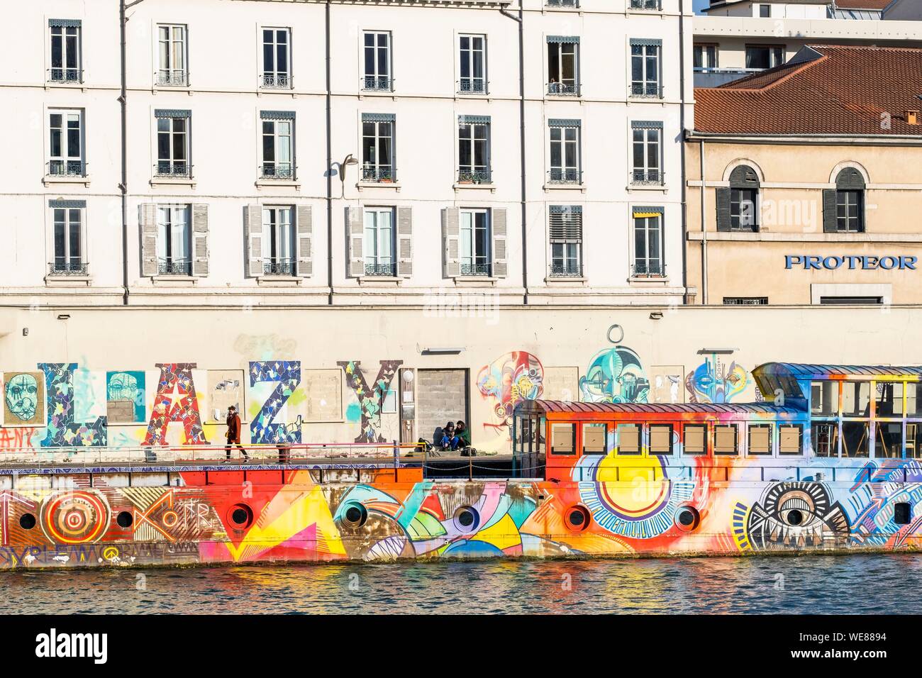 France, Rhône, Lyon, quai du Maréchal Joffre, mytoc.fr barge, un 38 mètres, oeuvre d'art, est une plate-forme culturelle amarré sur les berges de la Saône Banque D'Images