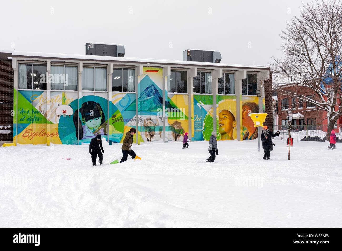 Canada, Québec, Montréal, l'arrondissement du Plateau-Mont-Royal quartier après une tempête de neige, de l'école Banque D'Images