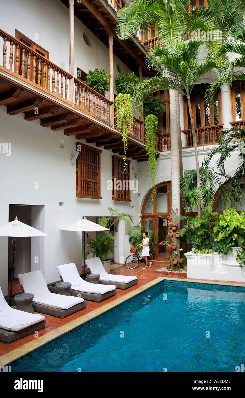 La Colombie, Département de Bolivar, Carthagène, inscrite au patrimoine mondial de l'UNESCO, piscine dans le patio colonial du San Augustin boutique-hotel Banque D'Images