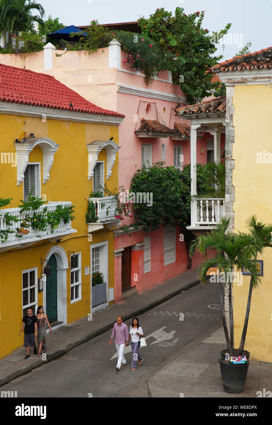 La Colombie, Département de Bolivar, Carthagène, inscrite au patrimoine mondial de l'UNESCO, rue de la vieille ville coloniale Banque D'Images