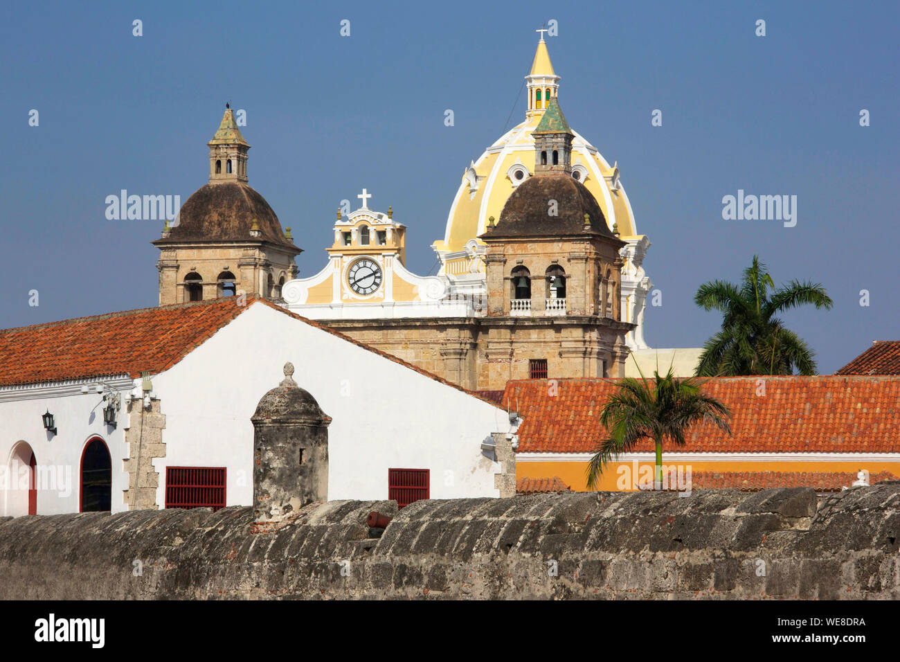 La Colombie, Département de Bolivar, Carthagène, inscrite au Patrimoine Mondial de l'UNESCO, les toits de l'église de San Pedro de Claver situé dans la vieille ville coloniale Banque D'Images
