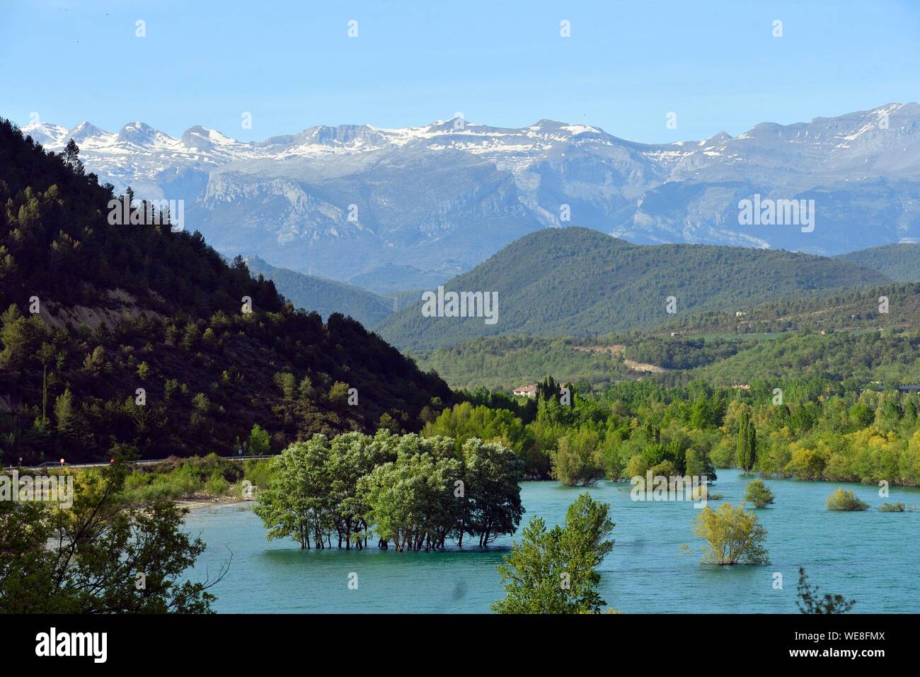 Espagne, Aragon, province de Huesca, Pirineos Ainsa, aragonaises, le lac de Mediano avec en arrière-plan le massif du Mont Perdu (3355 m), classé au Patrimoine Mondial par l'UNESCO Banque D'Images