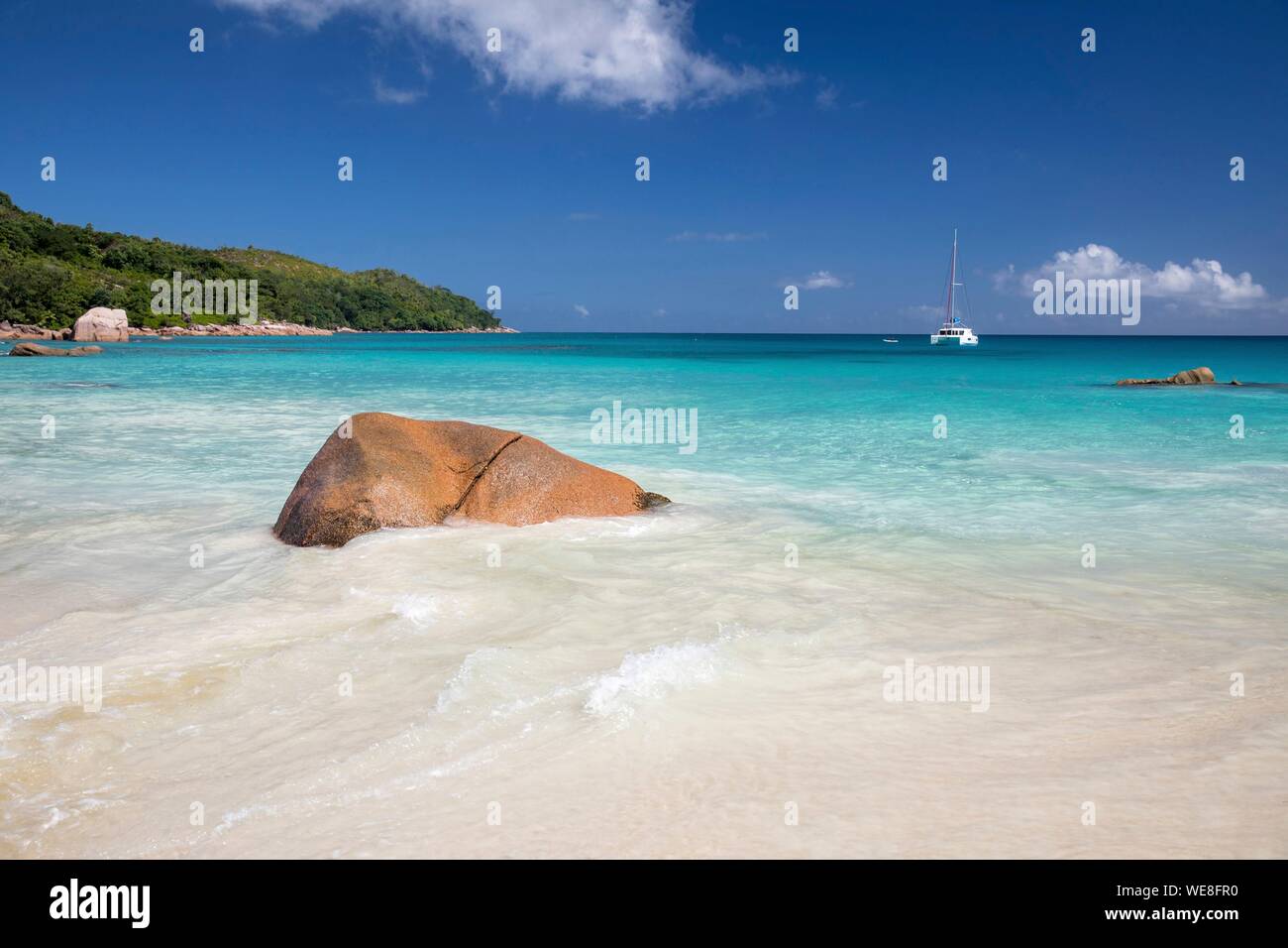 L'île de Praslin, Seychelles, Anse Lazio beach et les roches de granit Banque D'Images