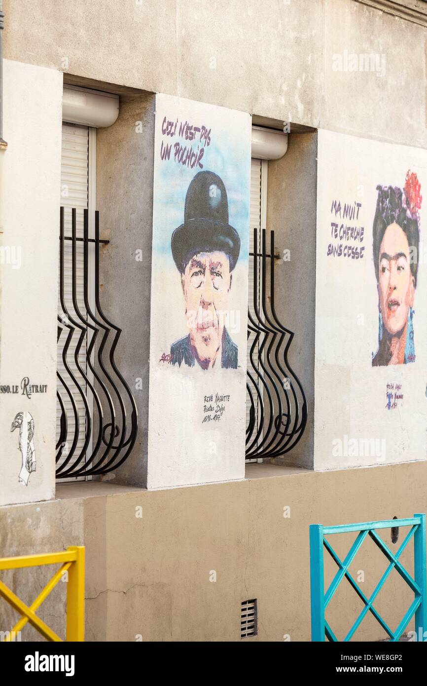 France, Paris, art de rue, Frida Kalho murale représentant et René Magritte sur Rue du Retrait Banque D'Images