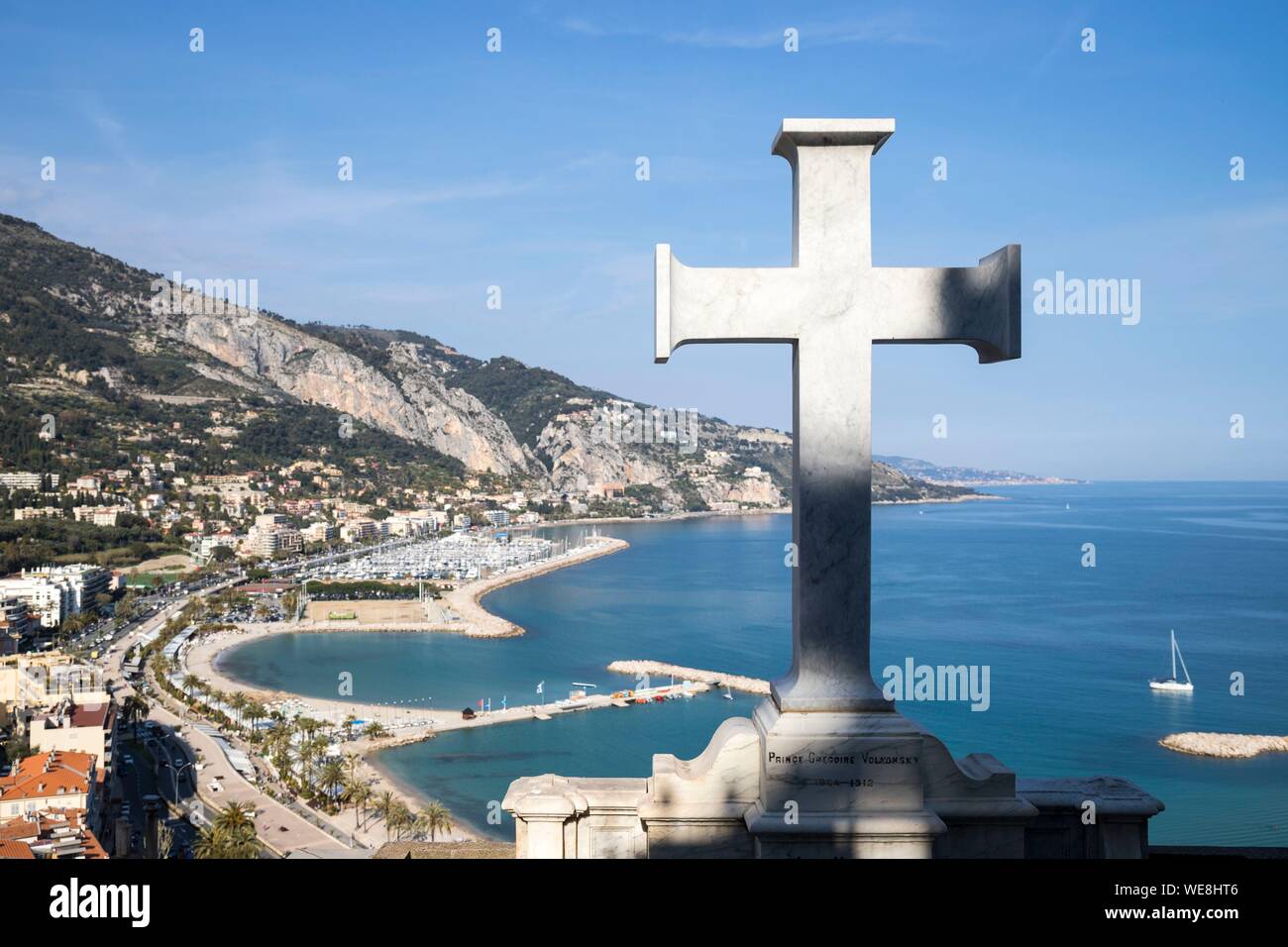 France, Alpes-Maritimes, Menton, vue de la baie de Garavan du cimetière Banque D'Images