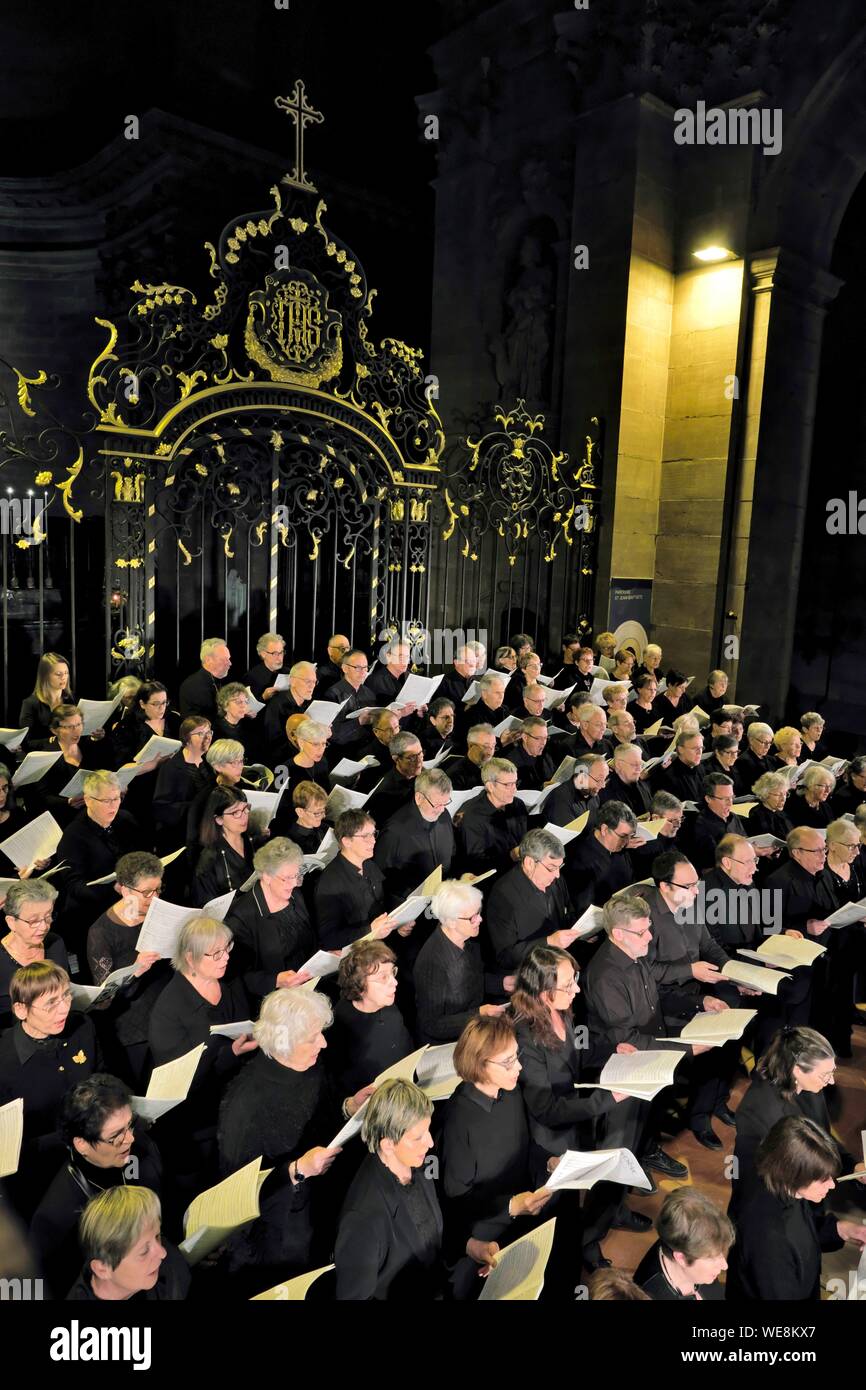La France, Territoire de Belfort, Belfort, Place d'armes, la cathédrale Saint Christophe, chorale du choeur, concert, 1864 Banque D'Images La France, Territoire de Belfort, Belfort, Place d'armes, la cathédrale Saint Christophe, chorale du choeur, concert, 1864 Banque D'Images