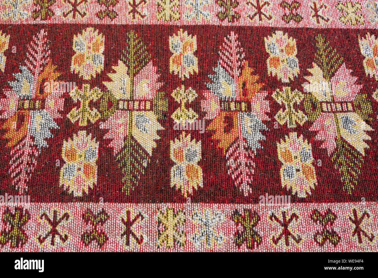 Vue de la récolte de tapis traditionnels fabriqués à la main. Motifs ethniques Banque D'Images
