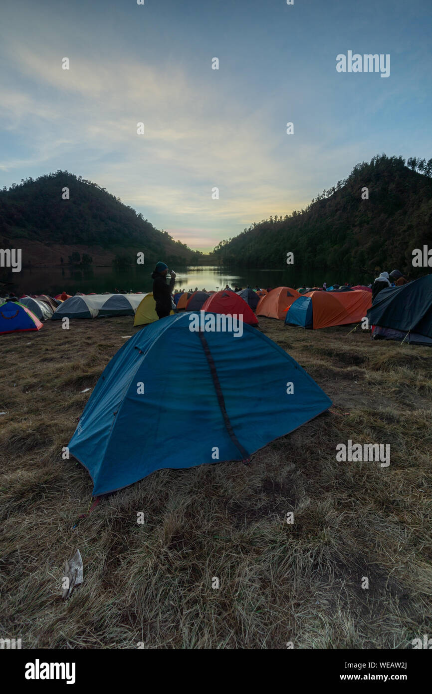 Ranu Kumbolo lac est le lac Sainte hindoue pour situé dans le parc national de bromo tengger semeru à malang lumajang est de Java en Indonésie Banque D'Images